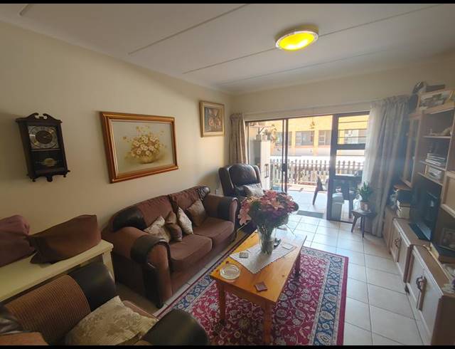 2 BEDROOM PROPERTY TO RENT IN FEATHERBROOKE ESTATE